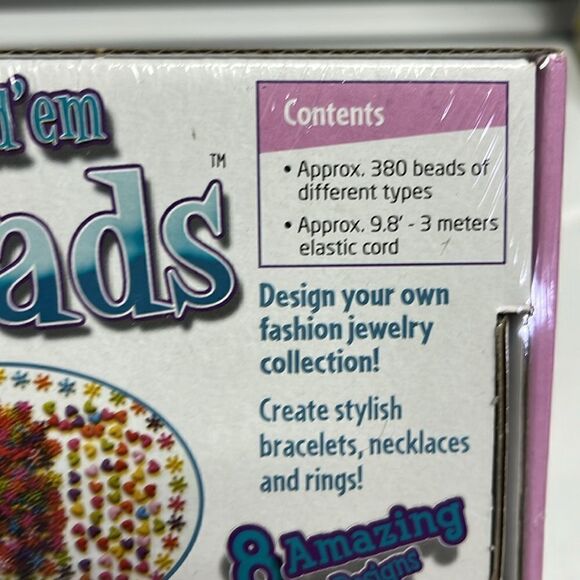 Small World Fashion Thread’em Beads 8 Designs to Make Bracelets - Picture 10 of 11